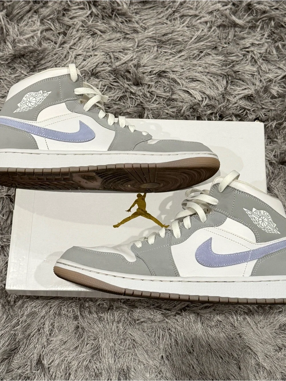 Jordan 1 Mid Wolf Grey. Mens 10.5 / Womens 12